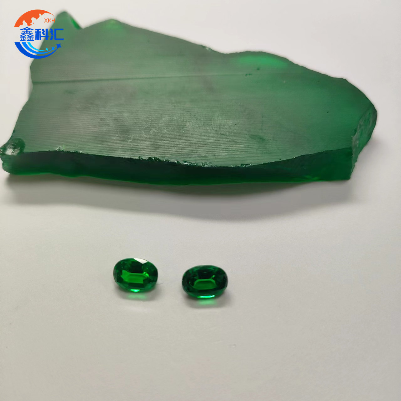 emerald green sapphire gemstone04